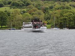 11:00頃Lakesideに到着し、ウィンダミア湖の遊覧船に乗ります。