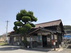 これは今まで見た駅でトップクラスにシブい
とても綺麗に維持されており地元の方達の駅舎に対する愛情を感じた