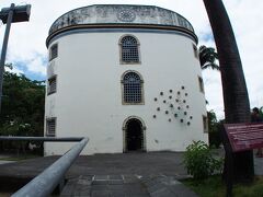 【Casa da Cultura 文化の家】

レシフェ（ヘシフェ）の旧市街地に、何気なくある建物.....一瞬、教会かいなぁ～？と見上げるほどの大きな、しっかりした建物。
