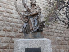ダビデ王の墓のある建物に前にあるダビデ王の像です。