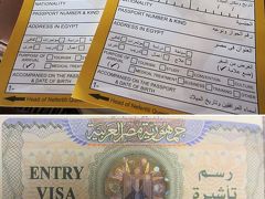 入国カードは機内で配られます。
ビザは到着後、入国審査手前にある銀行窓口にて支払い（1名USD25）
ビザシールを受け取り、自分でパスポートに貼ります。