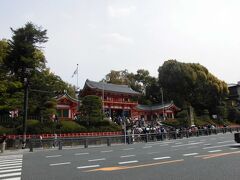 八坂神社に向います。