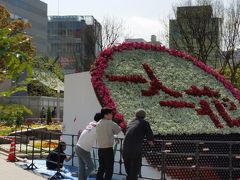 　警固公園
イベントに向けて準備中。福岡県をお花で一杯にしたいのかな？