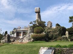 島で唯一高い建物とされている「なごみの塔」という展望塔です。

2006年に国の登録有形文化財になったそうですが、2016年に老朽化のため上るのは禁止になりました。

塔のすぐ下までは行けます。

