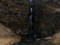 次は、またまた滝。セリャランズフォスへ。ガイドさんのオススメに従って、セリャランズフォスの奥の滝から見物。