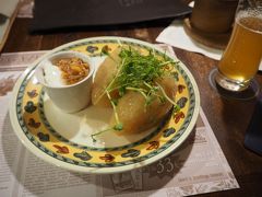 その後近所のレストラン「Forto Dvaras」で晩御飯。
リトアニアに来たら食べたいと思っていたツェッペリナイというジャガイモの肉詰めダンプリング的な物を頂く。
美味しいが、2個はちょっと多いと言うか飽きる．．．。
