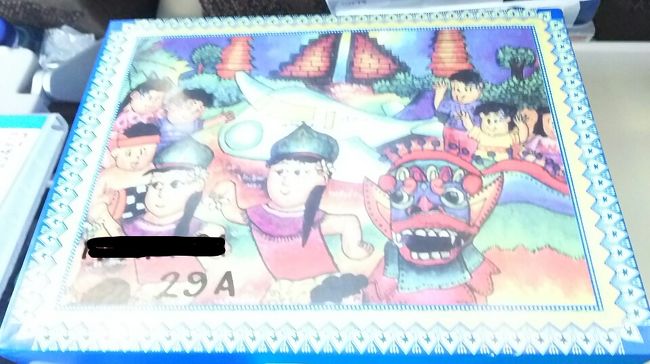 離陸して間もなくチャイルドミールが配られます。