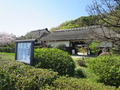 みその公園（横溝屋敷）13:00
 
旧横溝家住宅は、表門（長屋門）、主屋などの屋敷構えが、江戸時代の農村生活の原風景を残している貴重な文化遺産です。
市指定文化財（昭和63年11月1日指定）
鶴見区獅子ケ谷3-10-2 
