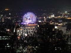 松山市内の夜景をズームで。
松山市駅前にあるいよてつ高島屋屋上に設置されている大観覧車くるりん。