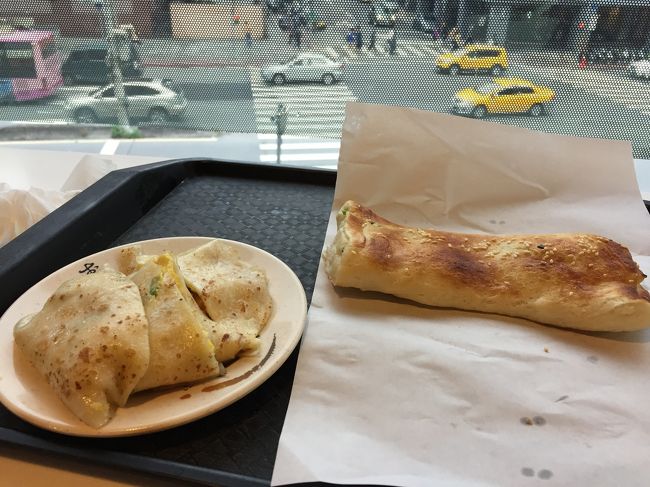 一緒に頼んだパン？クレープみたいな卵焼きも美味しかった