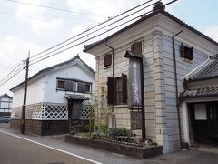 朝風呂も入って、朝食ゆっくり食べてからゆっくりめの10時にホテルをチェックアウトして、駅近くでレンタカーを借りて出発します。
今回は観光というよりも、温泉に入ってのんびりが目的だったのでレンタカー借りなくても良いかなと思っていましたが、大分→大分空港のバスが1人1,550円と考えると、レンタカー1日分で6,000円ぐらいなのはお得感があります。

大分市の戸次という地区の帆足本家 富春館にやって来ました。
左奥がカフェ、右側がレストラン、そのまた右隣はお菓子屋さん、向かい側には食品や日用品のショップがあります。