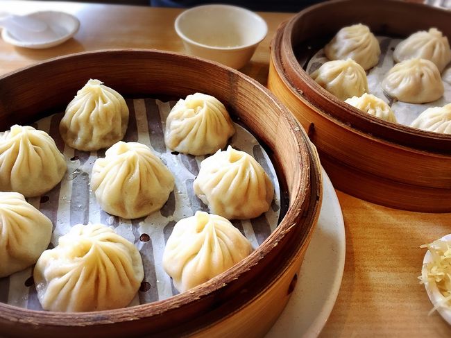 スタンダードと蟹味噌小籠包。お店の雰囲気が良かった。