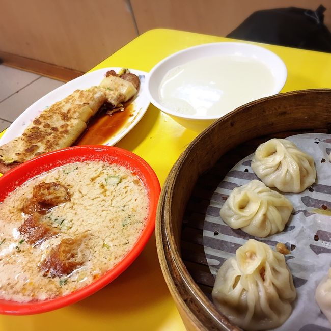 朝ごはん。どれも美味しい。小籠包も普通に美味しかった。お店の方が優しい