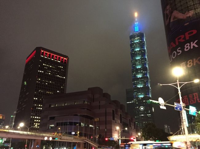 台北101。今夜も少し霧が、、