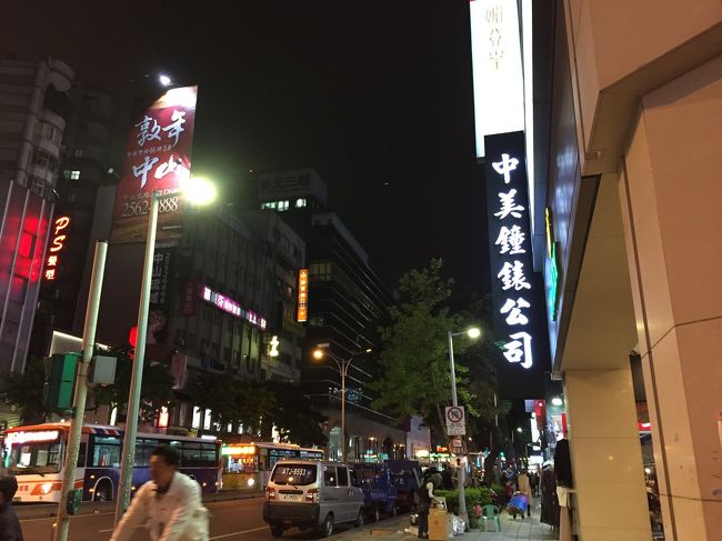 今夜もいっぱいメトロに乗って街を歩きまくって食べまくった2日目。