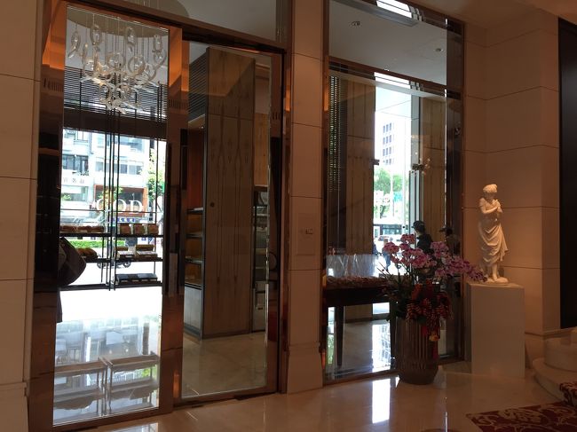 ホテルオークラでパイナップルケーキとヌガーを買って