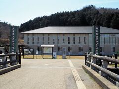 兵庫県立コウノトリの郷公園です。