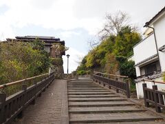 帰りは早め (13:10発) の飛行機を予約していたので、そんなに時間はなかったのですが、前日土曜日にちらっと見た旅サラダがちょうど福岡～大分の旅で (旅人は懐かしいF-blood) 杵築の街に行っていたのを見て、立ち寄ってみました。