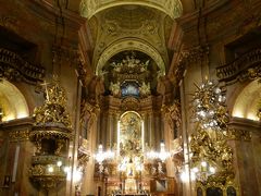 昨夜は入らずに通過したペーター教会に行くことに。

ペーター教会は1701～1733年に建設されました。ベルヴェデーレ宮殿を手がけたルーカス・フォン・ビルデブラントの設計です。

初めてのウィーンで荘厳すぎると思った教会をもう一度見たくて訪れましたが、ひさしぶりに入ってもやはり最初に来た時と同じように荘厳な内部に驚きました。