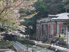 駅を出て少し坂を登りインクラインの方へ。