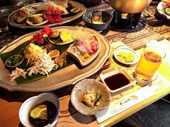 ばしゃ山村のAMAネシアでお食事。
奄美大島名物の鶏飯。
ここは晴れたら景色も良いのでお気に入りです。