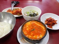３日目。
南浦洞のトルゴレで、スンドゥプチゲの朝食。チゲが美味しくて、釜山に来るたびにいつも行っています。