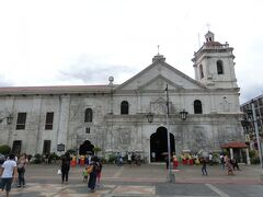 フィリピン最古のカトリック教会である「サントニーニョ教会」に到着。