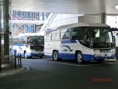 21分遅れで大宮駅を出発し、その後は特に問題もなく順調に仙台駅に到着。早めの新幹線を予約しておいてよかったわー。まだ時間があるので、一旦ホテルに荷物を預けに行こうかな♪ホテルに着いてみると、希望していた禁煙ルームが取れなかったとのこと(~_~;)もう、勘弁してくれー。

すっかりテンションが下がってしまいましたが、これから楽しい松島観光が待っているはず！よし、集合場所に向かいましょう。

13:30
新車の香りがするJRバスに乗り込み、松島を目指してさぁ出発です！人気ツアーなのか、本日はバスが2台出るみたいで、わたしは1号車でした。みなさまよろしくお願いたします。
