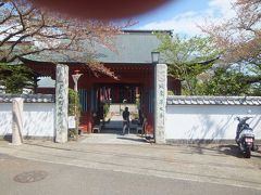 前鳥神社から約１５分で坂東三十三観音霊場七番金目山光明寺に到着。
