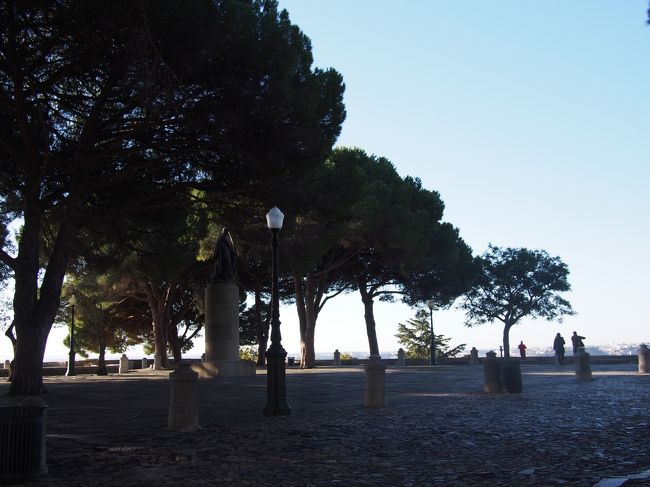 お城自体も大変見ごたえがあったのですが、<br />それ以上に感動したのは、高台から見るリスボンの街並み。