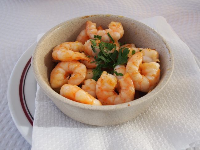 ビールのあてはエビ。