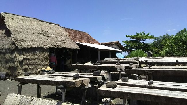 天日干し。<br /><br />乾季なら１日程度で水分は蒸発