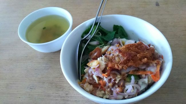 私は新メニューの何か。<br /><br />辛さ１０段階中の５を選びましたが。。。<br />辛い、辛い、そして美味しかったです。<br /><br />その後は