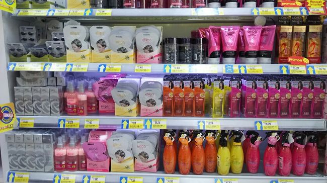 ハイパーマートでお買い物。<br /><br />こちらでヘアビタミンはもちろんのこと、<br />去年買ってとても良かったトリートメントを買いました。<br /><br />そう、爆買いです。