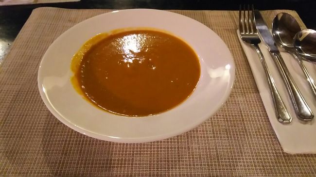 まずはスープから。<br /><br />ビスク、美味しかったです。