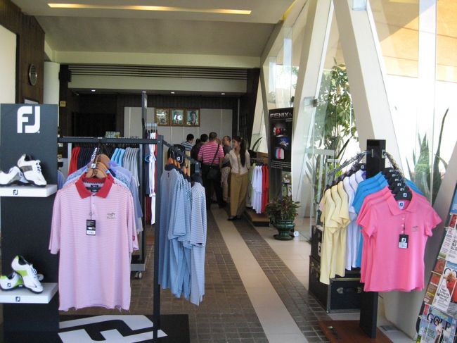 近くのゴルフ場でちょっとした遊び　ウエアが高い