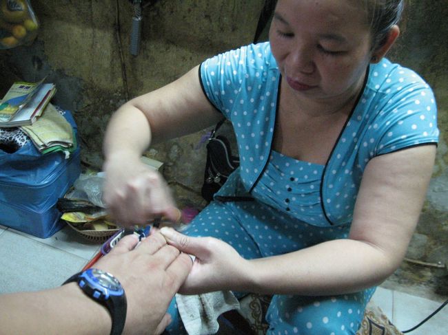 市場の美容室で髪をカットしたらUS20取られた。