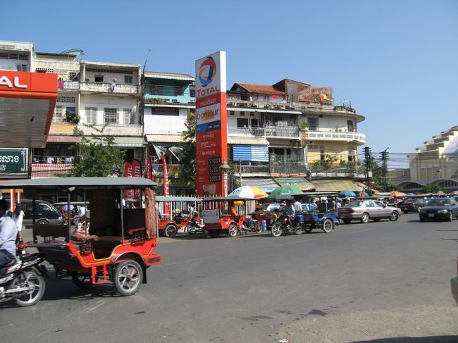 中央市場そばのバスターミナル