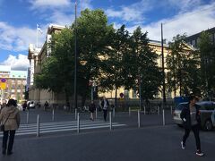 国立劇場とアテネウム美術館は、ヘルシンキ中央駅のすぐお隣にあります。