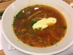 オールドマーケットホールで食べたソッパケイティオのスープランチ。
ブイヤベースは、出汁のしっかり出たトマト＆魚介スープにクリームのコクが混ざって美味。