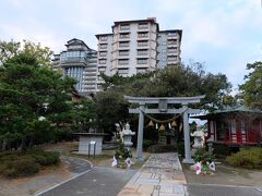加賀屋の前には、ちょっとした公園と神社があります(´-ω-)ｳﾑｳﾑ