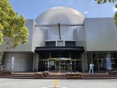 スポーツプラザ宮崎をさらっと見学した後は駅の反対側の東口にあるこちら、宮崎科学技術館にやって来ました。