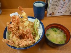 【てんやの天丼 八王子 2018/04/09】

天丼が食べたくなって「てんや八王子北口店」へ行きました。天丼に紅生姜のかき揚を追加、みそ汁付きです。
アクセス：ＪＲ八王子駅北口から徒歩2分。
住所：八王子市東町12-1 