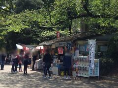 まだあるのね、こういう売店、うれしくなる。
なんかこれぞ上野公園ってかんじ。(私的勝手イメージ)
年月を経ないと出ないこの味わい。
