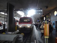 列車がルツェルン駅に到着しました。ルツェルン観光に出発です。