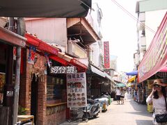 延平街（安平老街）は、台湾でももっとも古い商店街のひとつだとか。
お土産店、小吃などの店が立ち並び、見て歩くだけでも楽しいです。