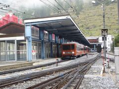 町中を散歩して、ゴルノグラード登山鉄道の駅まで戻ってきました。列車が停車していましたが、雨天のためか、乗客は殆どいませんでした。