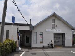 　伊賀神戸駅です。
　周辺にはお店とか見当たりません。