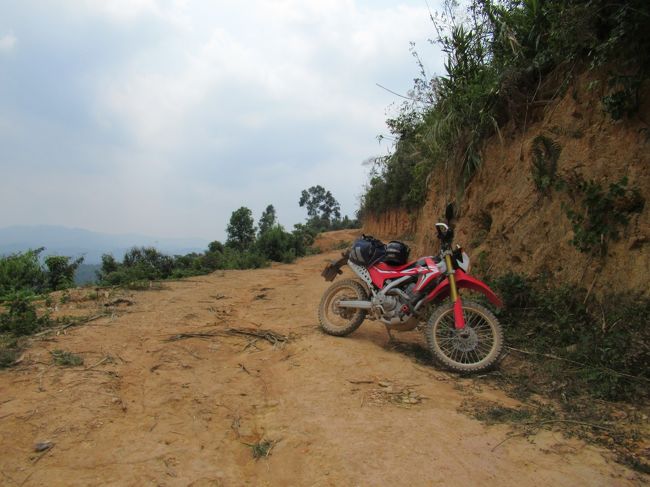 さほど酷くはないが、土ぼこりと30キロ巡航は辛い。