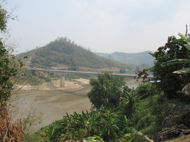 遠くから無機質なコンクリート製の橋が見えてきた。<br />便利な事は良いことだ、でも旅には旅情とか情緒が、この年になると必要なんだよね。